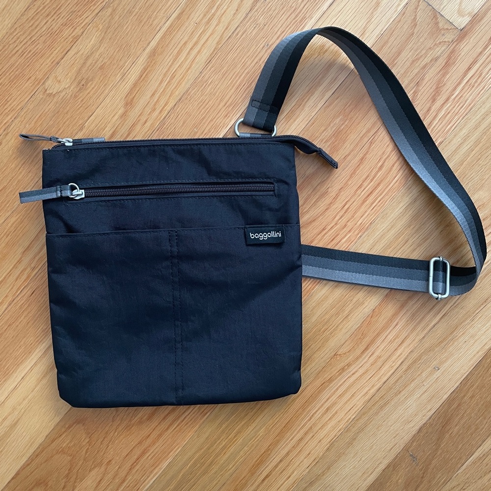 Baggallini Black Messenger Bag